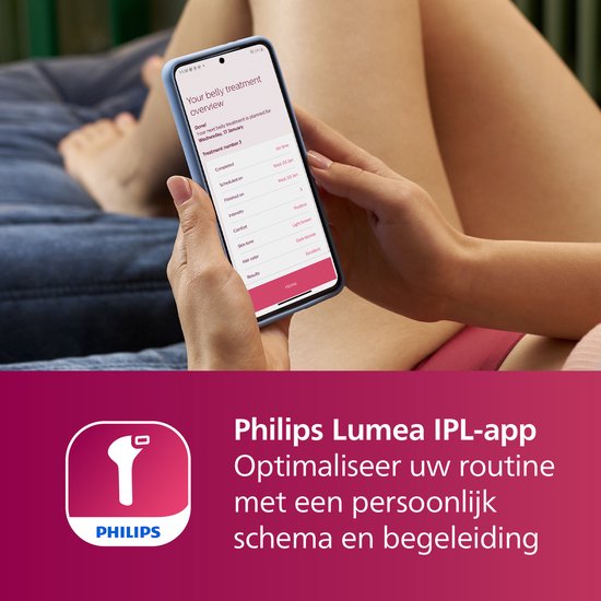 Smartphone met de Philips Lumea IPL-app, toont een overzicht van de buikbehandeling. Tekst: "Optimaliseer uw routine".