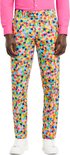 Broek met veelkleurige confettiprint en roze shirt.