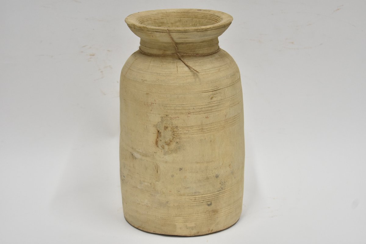 Nepalese authentieke licht bruine pot / kruik H 33 cm - Oude houten pot / kruik - robuust - sober - landelijk (40)