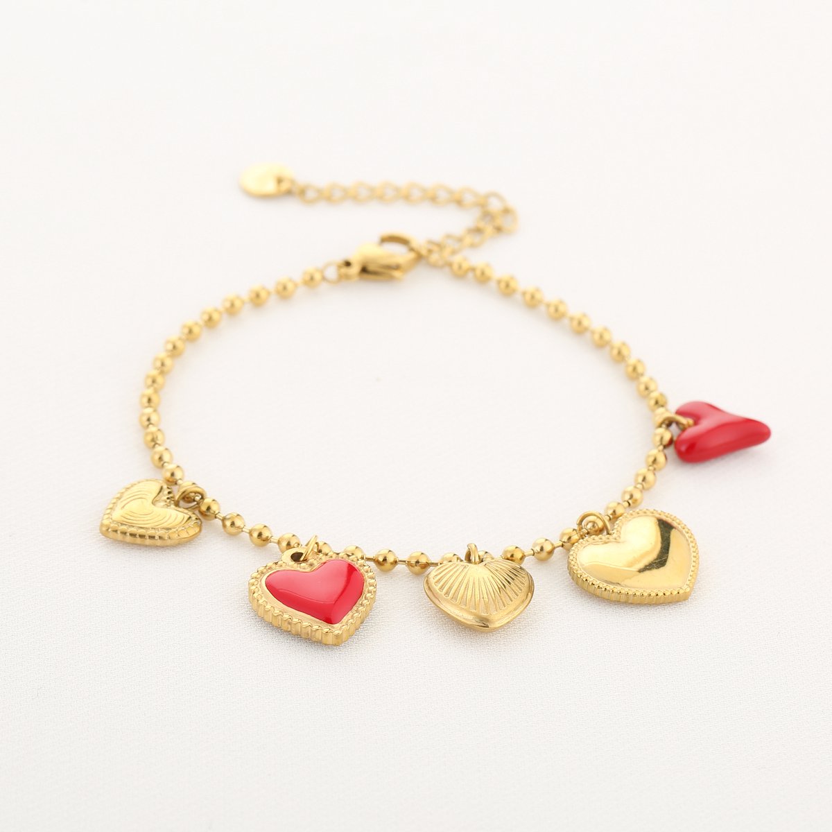 Michelle Bijou - Armband met hartjes bedels - Charms - Goud - Rood - Stainless steel