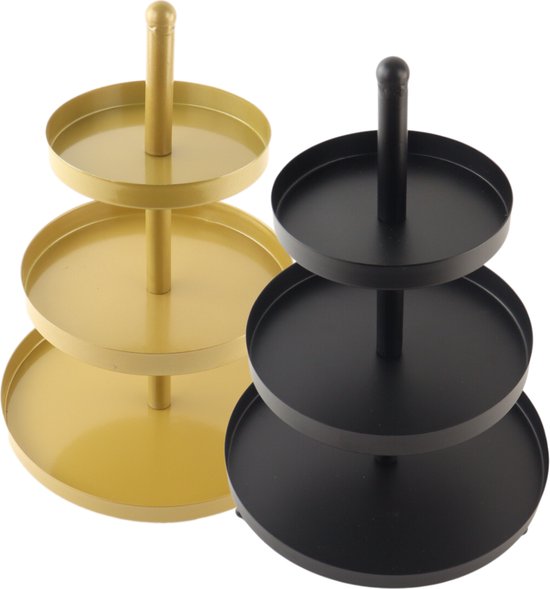 Gouden en zwarte etagères met drie ronde metalen schalen.