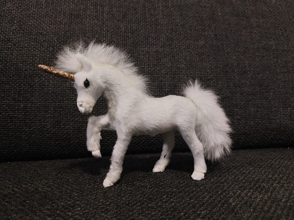 Kerst Eenhoorn Decoratie - Kerstdecoratie Eenhoorn - Eenhoornbeeldje Kerstsfeer - Staande Kerstdecoratie Unicorn