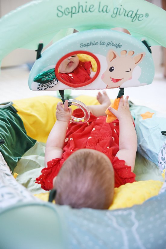 Sophie de Giraf Cocoon’aire - Opblaasbare babygym en Speelplek met Boog, Zacht & Comfortabel, Stimuleert Zintuigen en Motoriek voor Baby’s vanaf 0+ maanden van Sophie de Giraf. — afbeelding 4