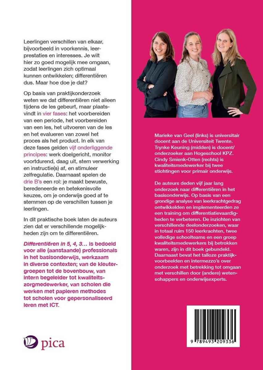 Drie vrouwen staan naast elkaar, een met een blauw vest, een met een zwart vest en een met een groen vest.
