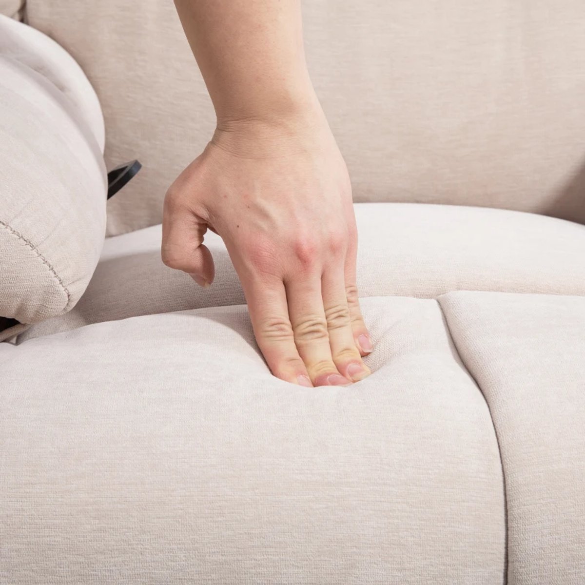 Elektrische Massagestoel - Massagefauteuil met Verwarmingsfunctie - Schommel- en 360°-Draaifunctie - 8 Vibratiekoppen - Kantelbaar tot 145° - tot 150 kg - met Afstandsbediening - Relaxfauteuil - Relaxstoel - TV stoel - Beige – foto 2