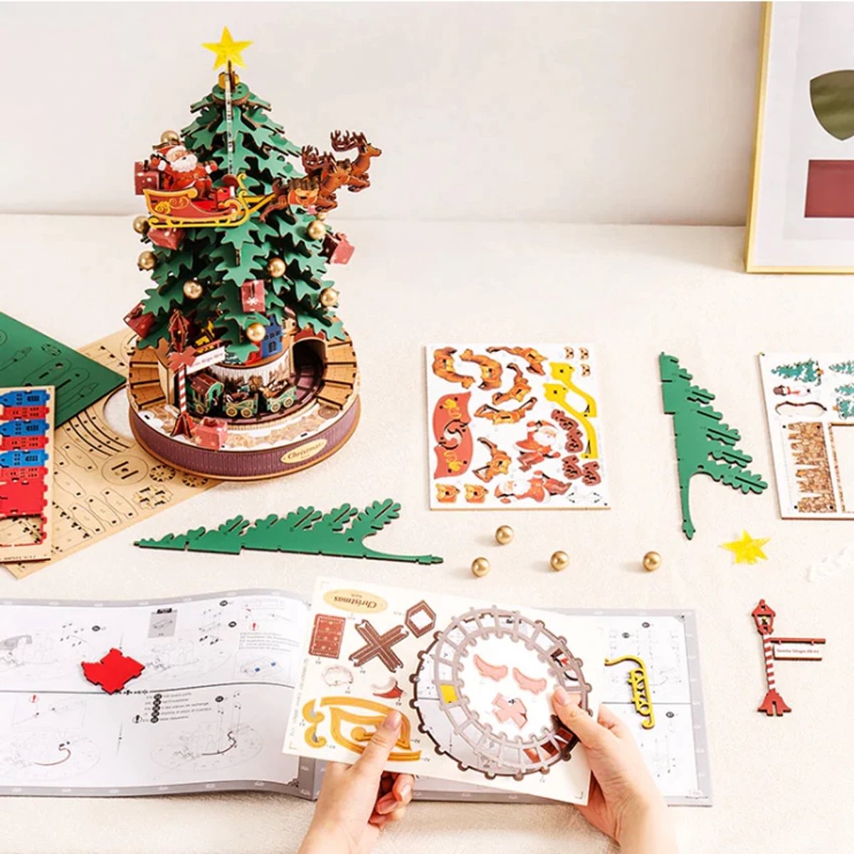 Robotime Christmas Melody Tree 3D Houten Muziekdoos – Kerstboom Bouwpakket – 319 Onderdelen - 30x30x40cm — afbeelding 20