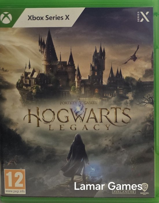 Couverture du jeu Hogwarts Legacy Xbox Series X avec Poudlard, une silhouette en cape, PEGI 12 et 'Lamar Games'.
