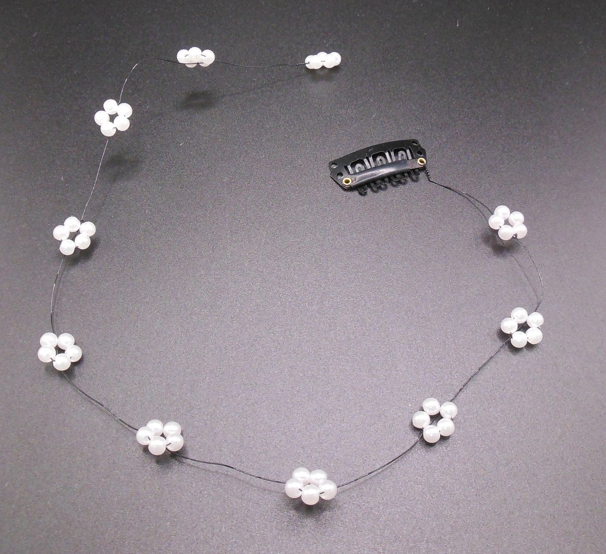 Festival/Ibiza haarclip met hanger kleine parels wit