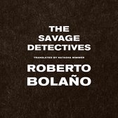Boek "The Savage Detectives" van Roberto Bolaño, vertaald door Natasha Wimmer. Witte tekst op donkere achtergrond.