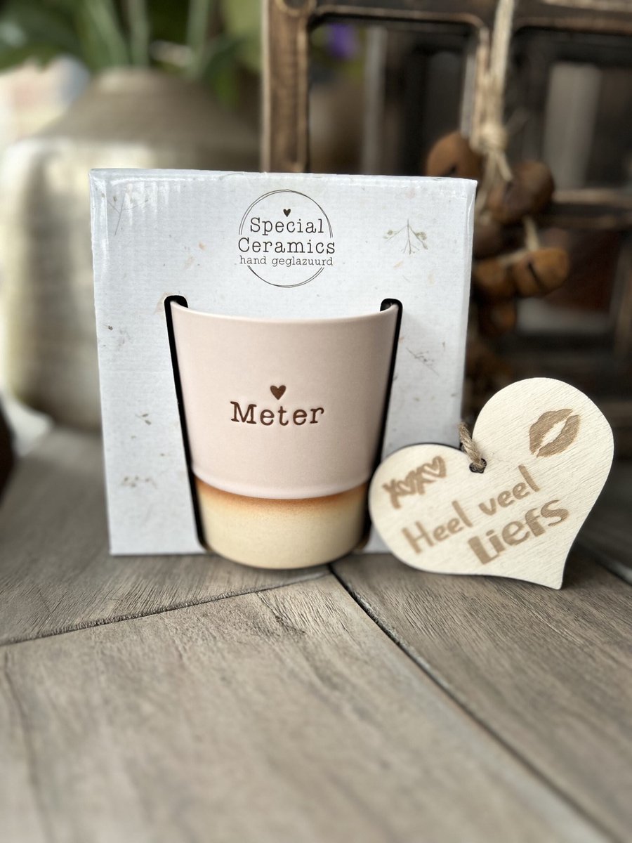 Creaties van Hier - Mok met houten hartje - Beker - Meter - Keramiek - Ceramics - 9 x 8 cm