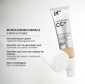 Een IT Cosmetics CC+ Cream SPF 50 flacon met een opengewerkte dop. Tekst: "Betrouwbare formule", dermatologisch getest, geschikt voor gevoelige en acné-gevoelige huid.