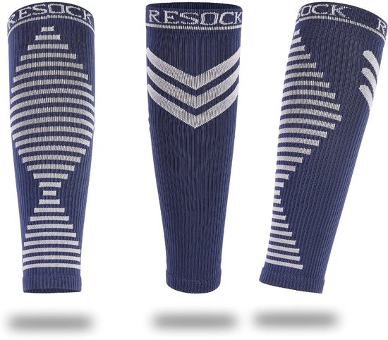 Donkerblauwe compressie sleeves met wit RESOCK logo en zilverkleurige horizontale en chevron-vormige lijnen.