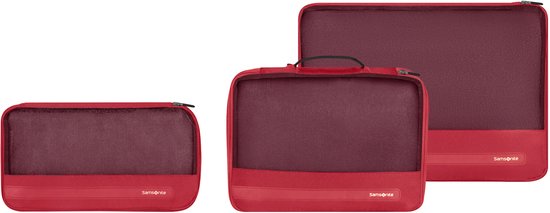 Drie rode Samsonite packing cubes in verschillende maten.