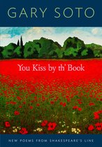 Boekcover van "You Kiss by th’ Book" door Gary Soto, met een veld vol rode klaprozen en groene heuvels.