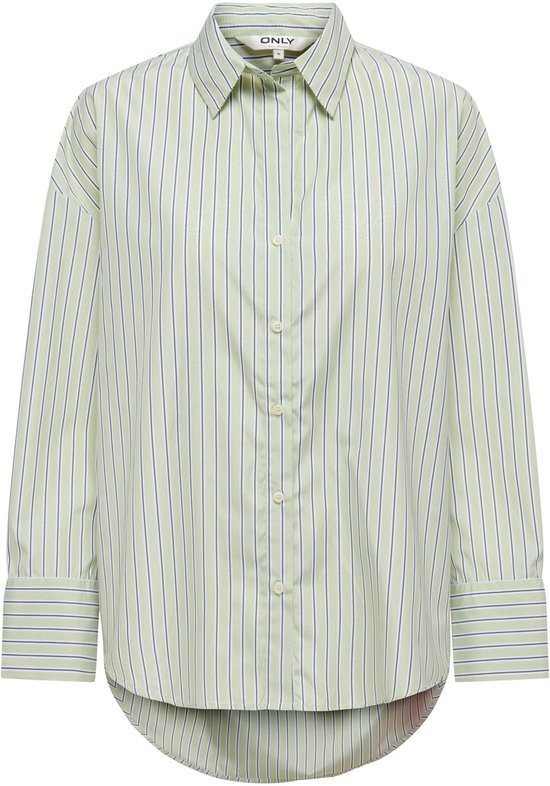 Une blouse vert clair à rayures verticales, manches longues et col montant, marque ONLY.