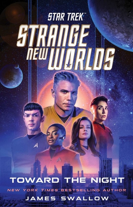 Star Trek: Strange New Worlds: Toward the Night, met de gezichten van vijf hoofdpersonen tegen een kosmische achtergrond.
