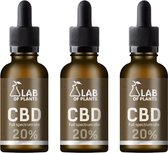 Drie bruine druppelflessen met daarop het label 'CBD Full spectrum olie 20%' van Lab of Plants.