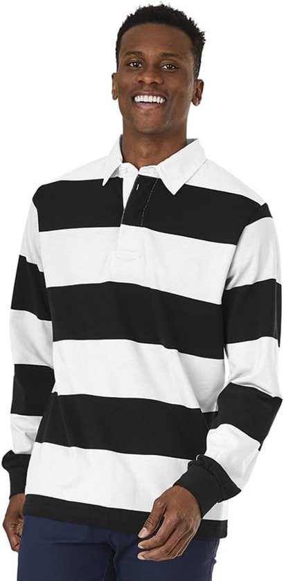 Man met zwart-wit gestreept rugby shirt met lange mouwen en witte kraag.