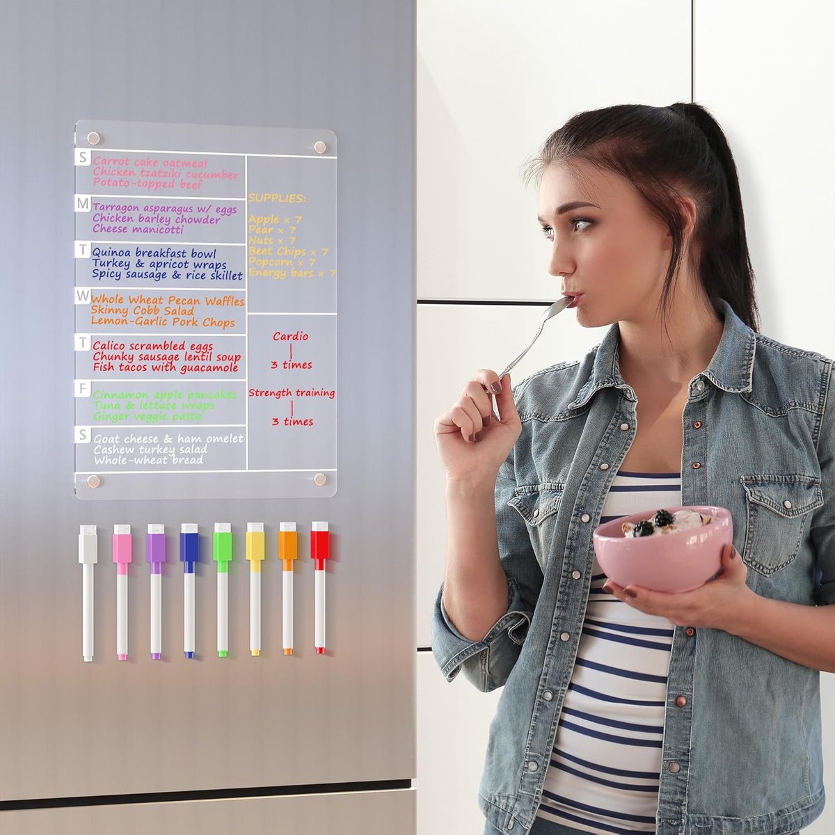 Menubord - inclusief 8 stiften - Maaltijdplanner voor op de koelkast - 30 x 20 cm - Acryl - Magnetisch - Uitwisbaar - Kalender/notitieblok - Kan gebruikt worden voor to-do-lijsten, boodschappenlijsten en klusjes - Transparant — cadeau in Kookcadeaus - foto 3