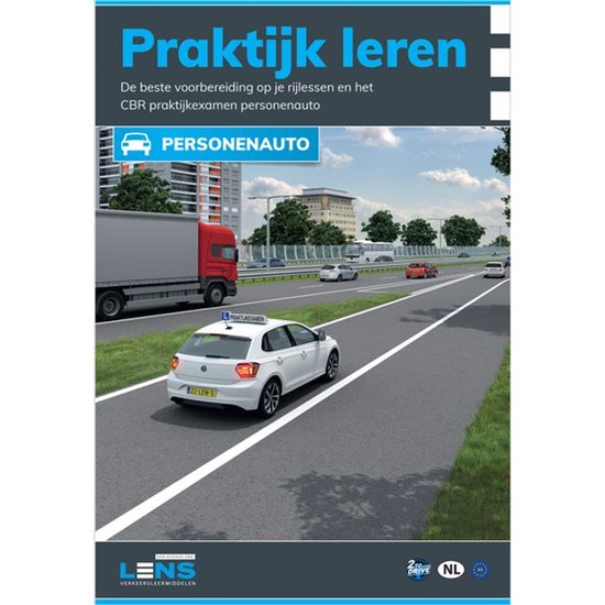 Praktijkboek 'Praktijk leren' met witte auto op de snelweg, bijrijden.
