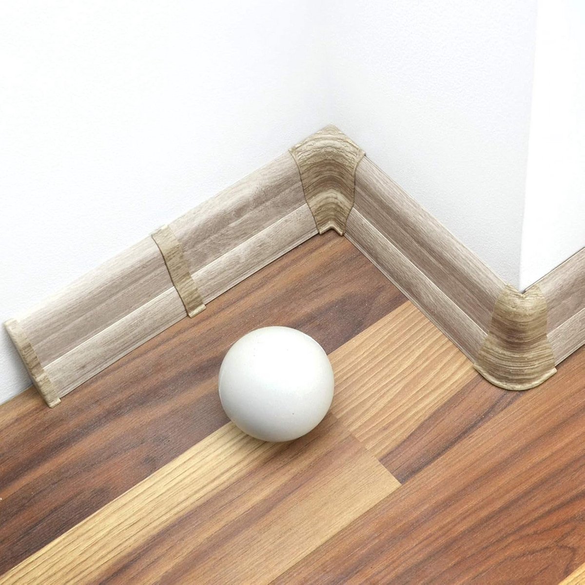 PVC Plinten Laminaatlook Wit Eiken 62mm 10 Meter - Strakke Vloerplinten