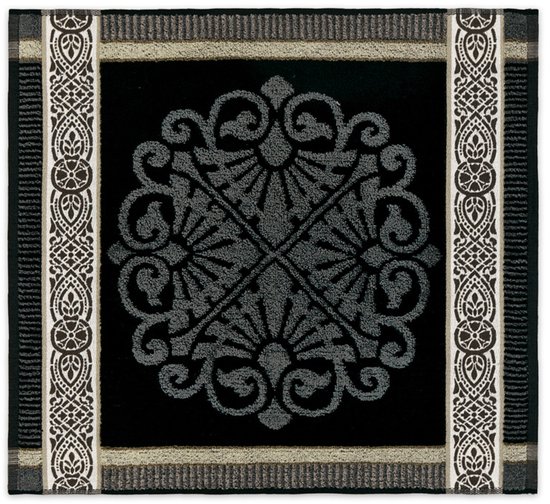 Zwarte keukendoek met een grijs rozetpatroon in het midden en decoratieve banden aan de zijkanten.