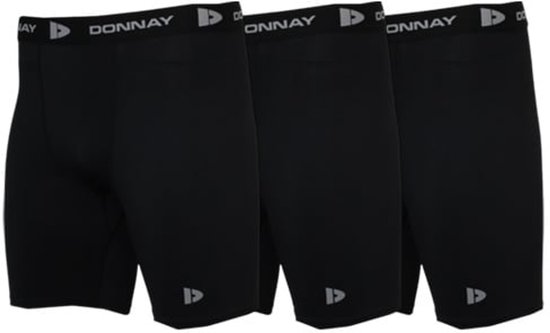Drie zwarte compressie shorts voor heren, met merknaam op de tailleband.