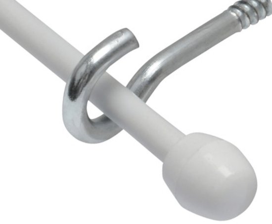 Een metalen haak aan een witte spiraaldraad met witte dop.
