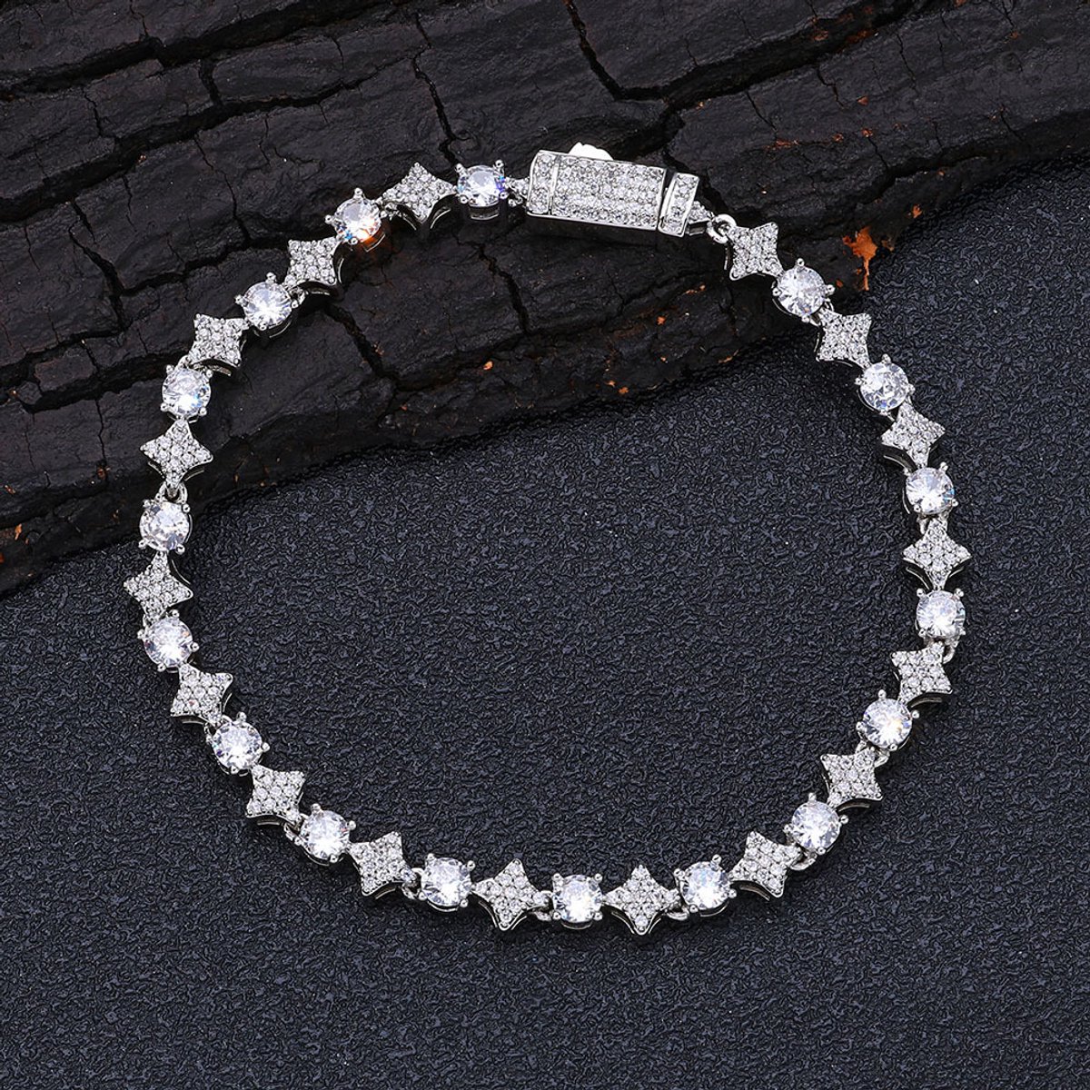 WK 18K Goud Vergulde Zirkonia Armband – Top Koperen Basis – Ultra Schitterend – Stijlvol Fashion Statement Sieraad