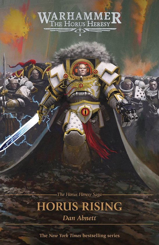 Couverture de Warhammer The Horus Heresy: Horus Rising. Un homme en armure blanche, dorée et rouge, avec un col en fourrure et une cape rouge, porte une épée lumineuse. D'autres soldats se tiennent derrière lui.