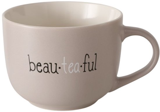 Lichtgrijze mok met de tekst 'beau-tea-ful' in zwart en grijs, met witte binnenkant.