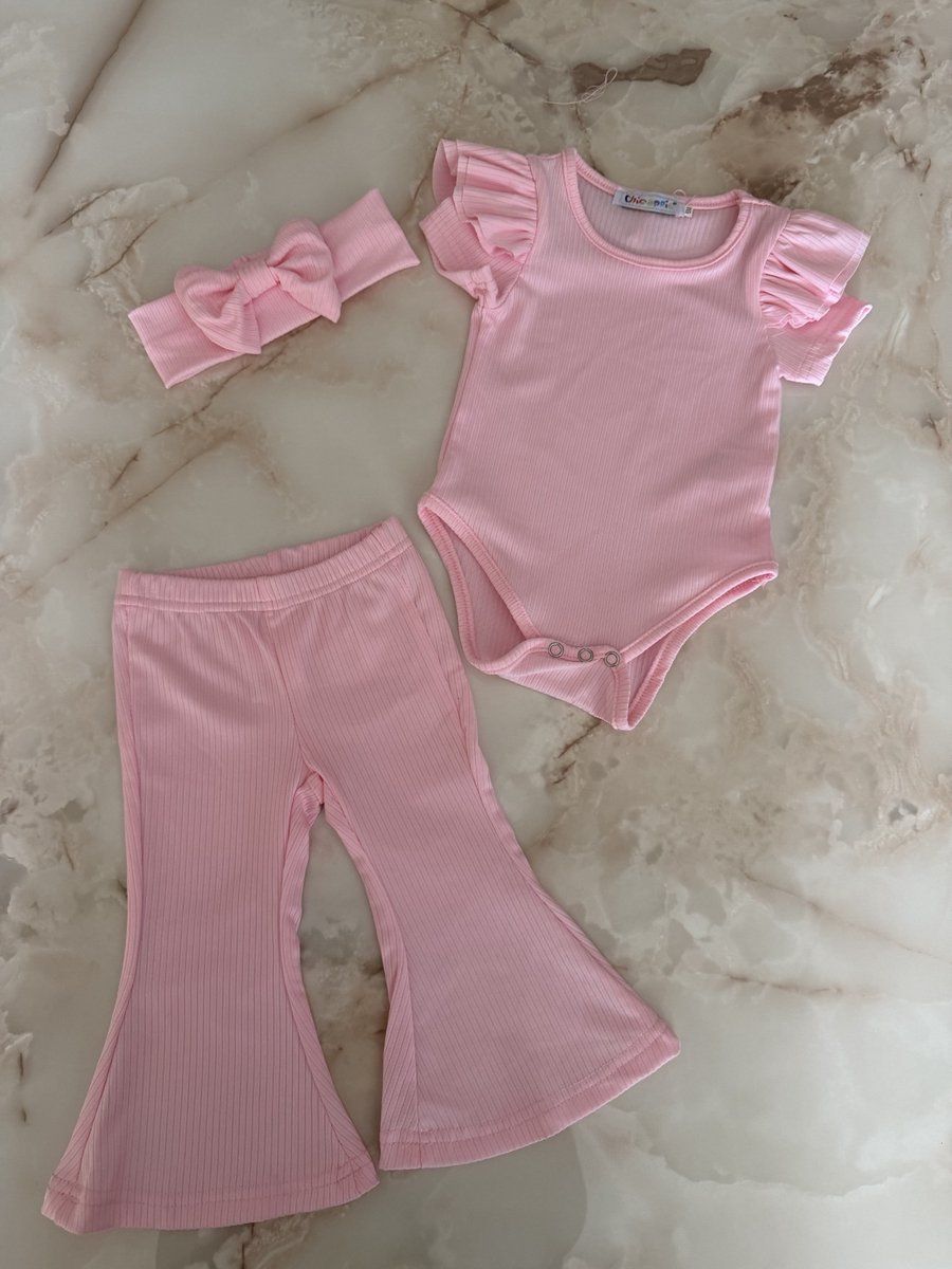 Baby meisjes 3 delige ribset met ruffle mouwtjes "Roze", verkrijgbaar in de maten 62 t/m 104