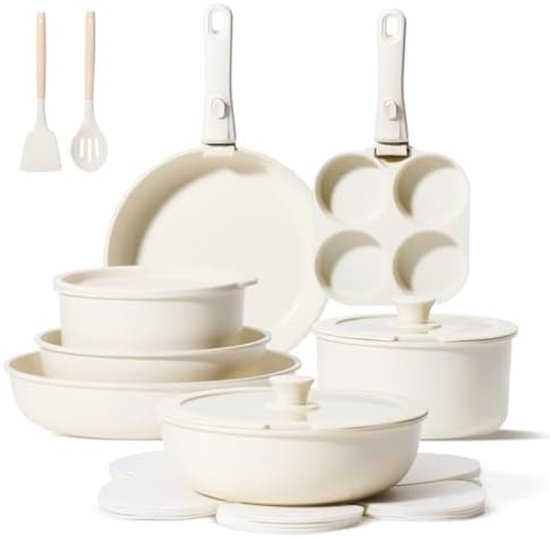 Un ensemble d'ustensiles de cuisine beiges avec poignées amovibles, y compris des poêles, des casseroles, des couvercles, des protecteurs de casserole et des ustensiles.