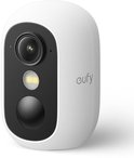 Witte eufy beveiligingscamera met zwarte voorkant, lens en lampje.