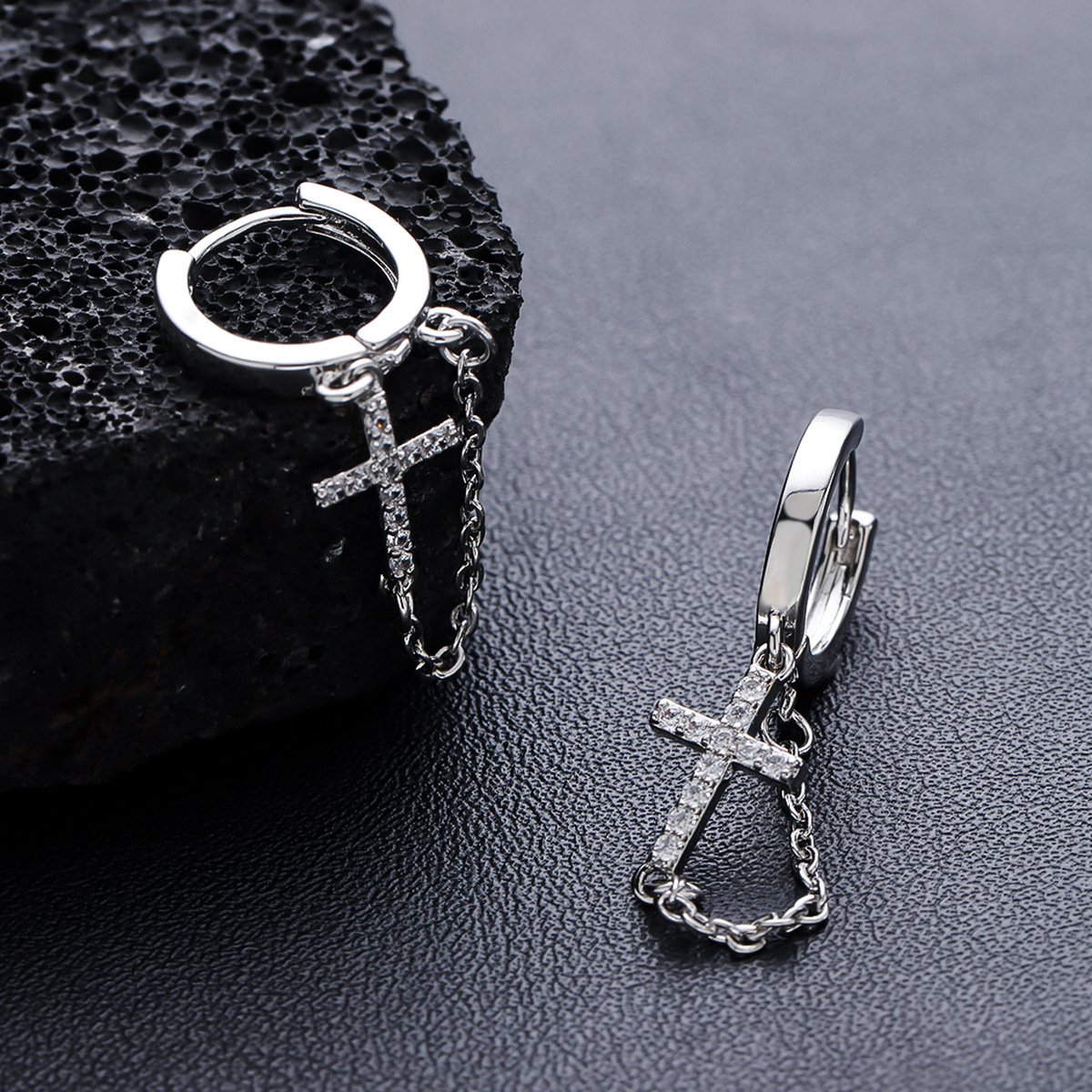 Helin life Oorringen met kruisketting van titaniumstaal en diamanten, unisex punk-stijl oorklemmen, hippe en stoere hiphop-oorbellen met een uniek design