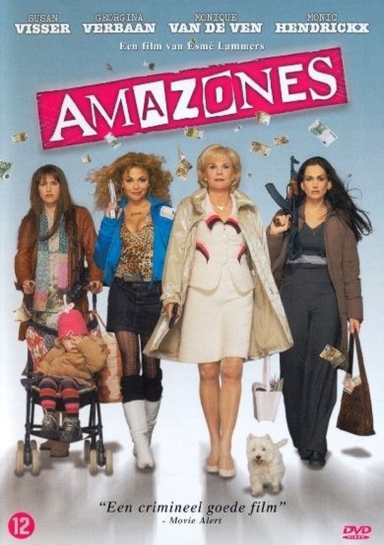 Vier vrouwen met wapens voor de film Amazones, met een hond en een baby in een kinderwagen.