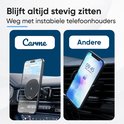 Vergelijking: iPhone met CarMe houder op ventilatieopening naast iPhone in andere houder op dashboard.
