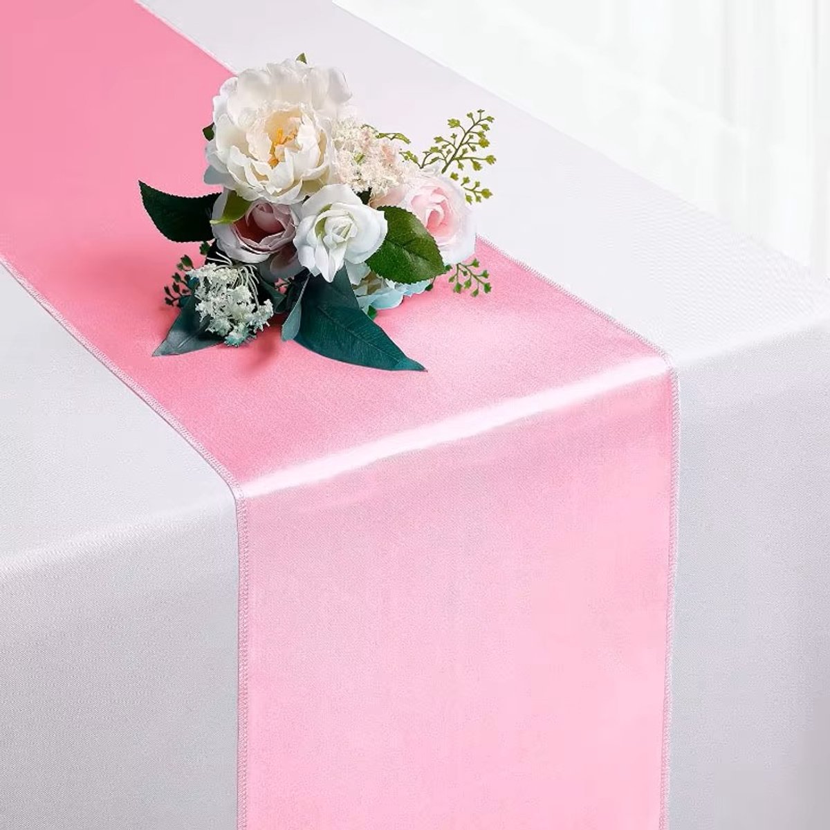 Tafelloper - 30x275cm – Lichtroze – Polyester - Tafelkleed – Smalle Tafelloper - Eettafel - Dressoir en Salontafel – Tafeldecoratie - Tafelkleden - Tafelloper Lang