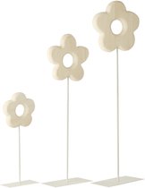 Set van 3 witte houten bloemen op dunne metalen stelen in oplopende maat.