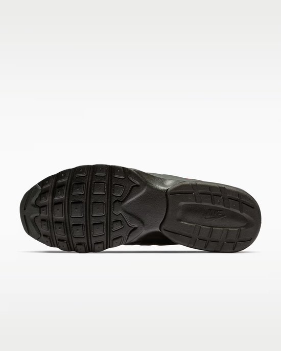 Zwarte buitenzool van Nike Air Max Invigor sneakers.