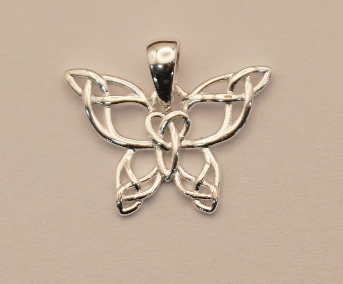 Sterling zilveren hanger keltische vlinder - 925 zilver hanger vlinder die geknoopt is - hangertje fladderen dier - sierlijke dames hangertjes - klein vlinder hangertje van sterling zilver