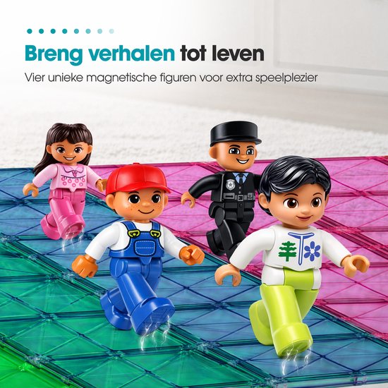 Vier speelgoedfiguren: meisje, jongen met overall, politieagent en jongen met groene broek, rennend op magnetische tegels.