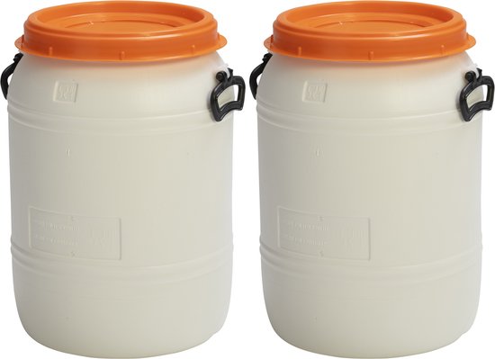 Twee witte opslagcontainers met oranje deksels, staand naast elkaar.