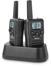 Set van twee zwarte Alecto walkietalkies op een zwarte oplader.