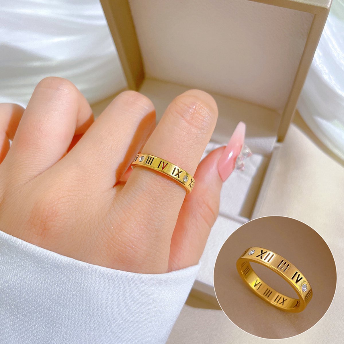 Glintweave – Roestvrijstalen Ring met Romeinse Cijfers & Vier Zirkonia – 18K Verguld – Dames – Goud – Maat 57 (Ø 18 mm)