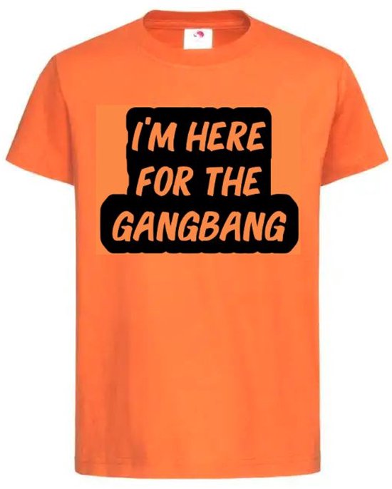 T-shirt Unisex Volwassenen Lol - Festival - carnaval - Koning Koningsdag - feestje - grappig - grappige tekst - Weekend - Tekst - "I'm here for the gangbang" | korte mouw | Oranje/zwart | maat XL