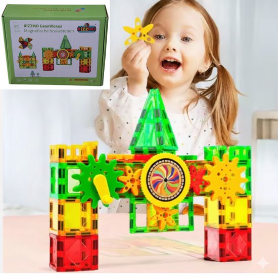Een meisje houdt een geel magneetblokje omhoog. Op de achtergrond een magnetische constructie met bewegende tandwielen en een klok.