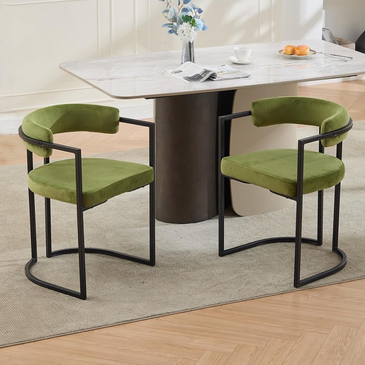 Set van 2 Groene Flu ?elen Eetkamerstoelen met Armleuningen en Metalen Frame