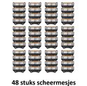 Een reeks van 48 scheermesjes. 48 stuks scheermesjes.