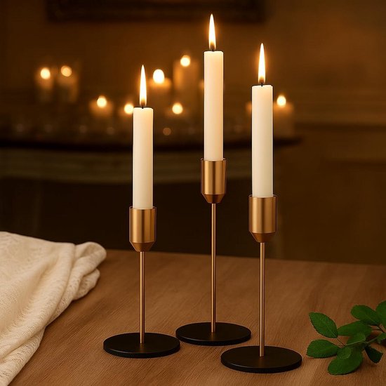 set-van-3-moderne-metalen-kandelaars-zwart-en-goud-voor-dinerkaarsen-bol